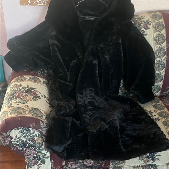 Chic Black Teddy Jacket - Picture 4 of 4